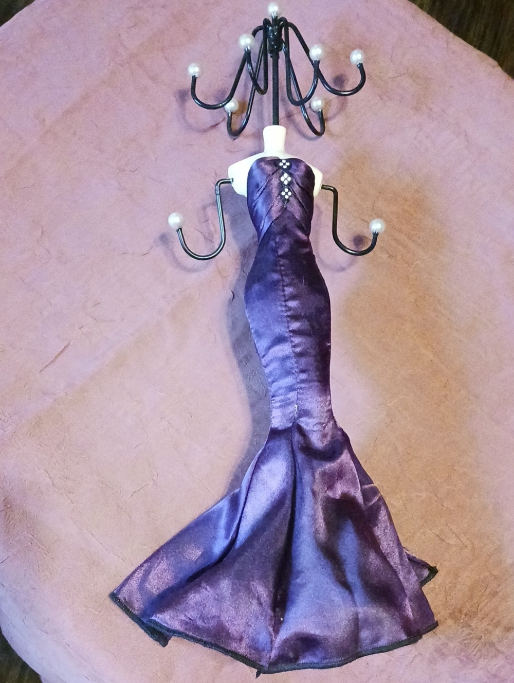 Elegant 8 Hook Mannequin Jewelry Stand